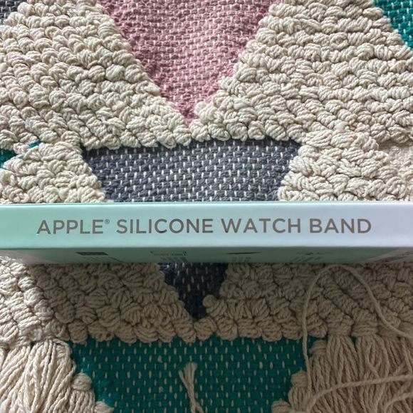 NIB. iHome Apple Watch Sports Band (38/40 MM)- Mint - Picture 6 of 7
